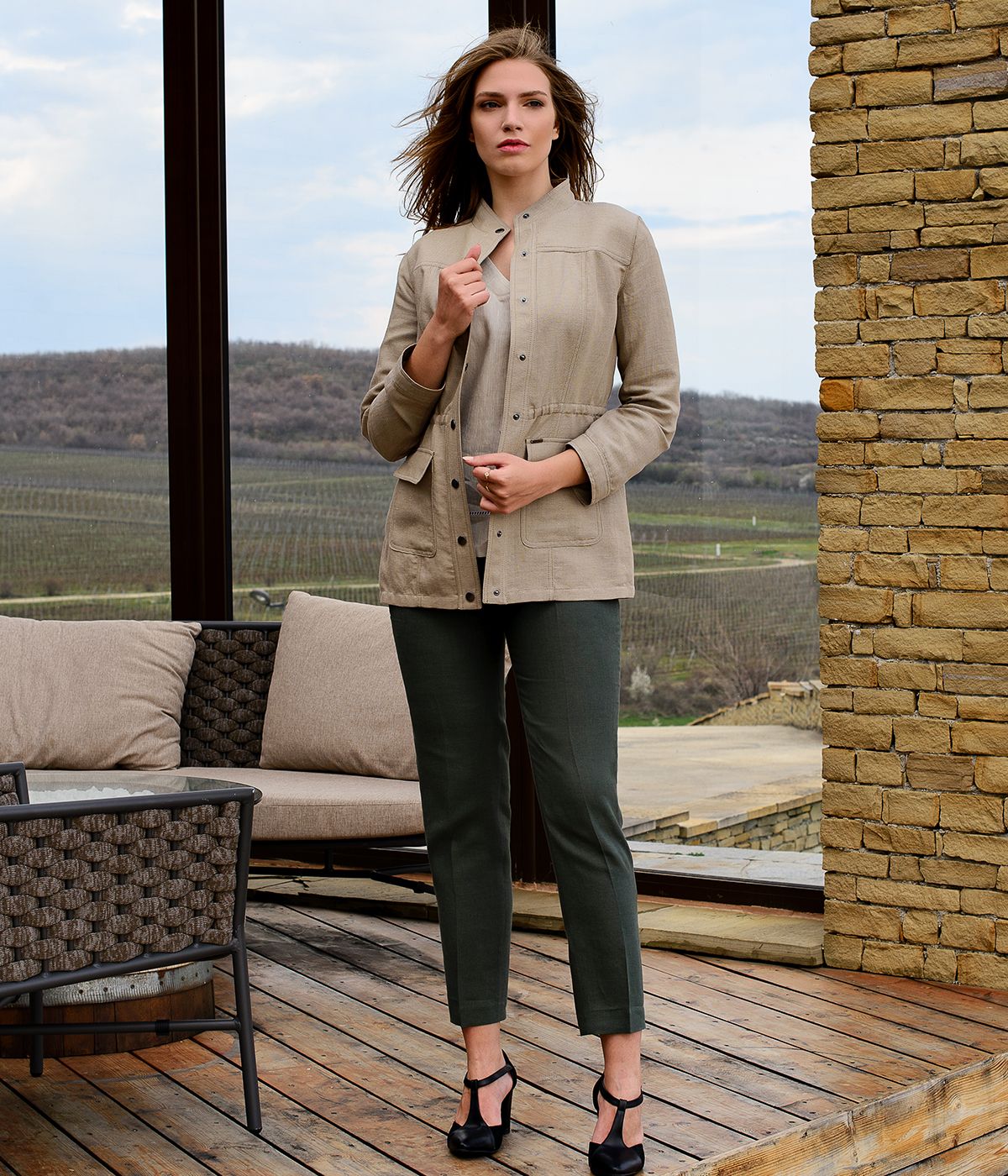 Casual linen and cotton jacket with press-studs and pockets with flaps 4